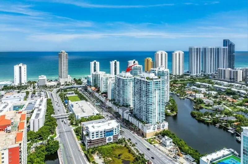 300 Sunny Isles Boulevard, Golden Beach, Florida, United States. - Photo 45
