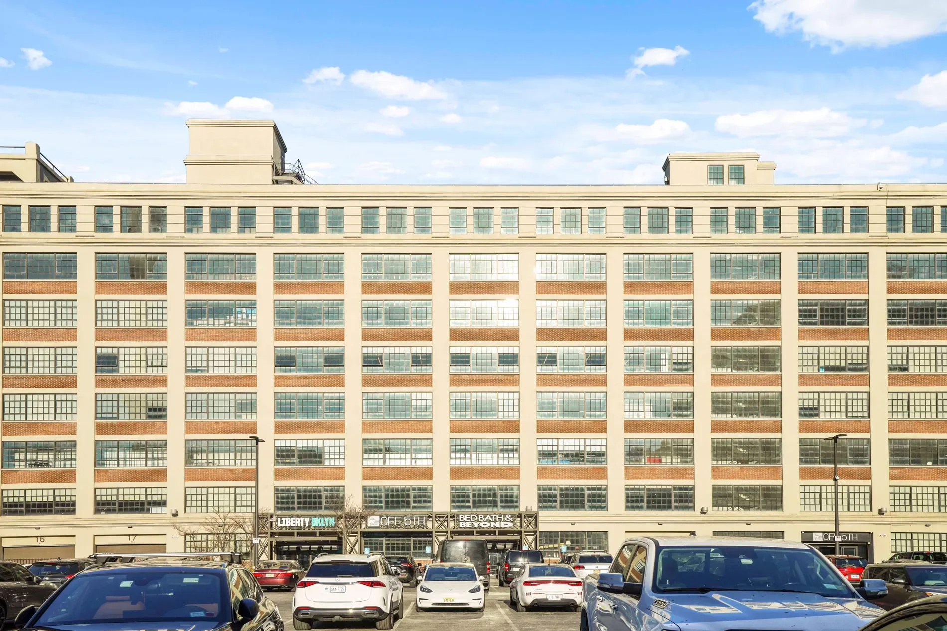 Exterior photo 5