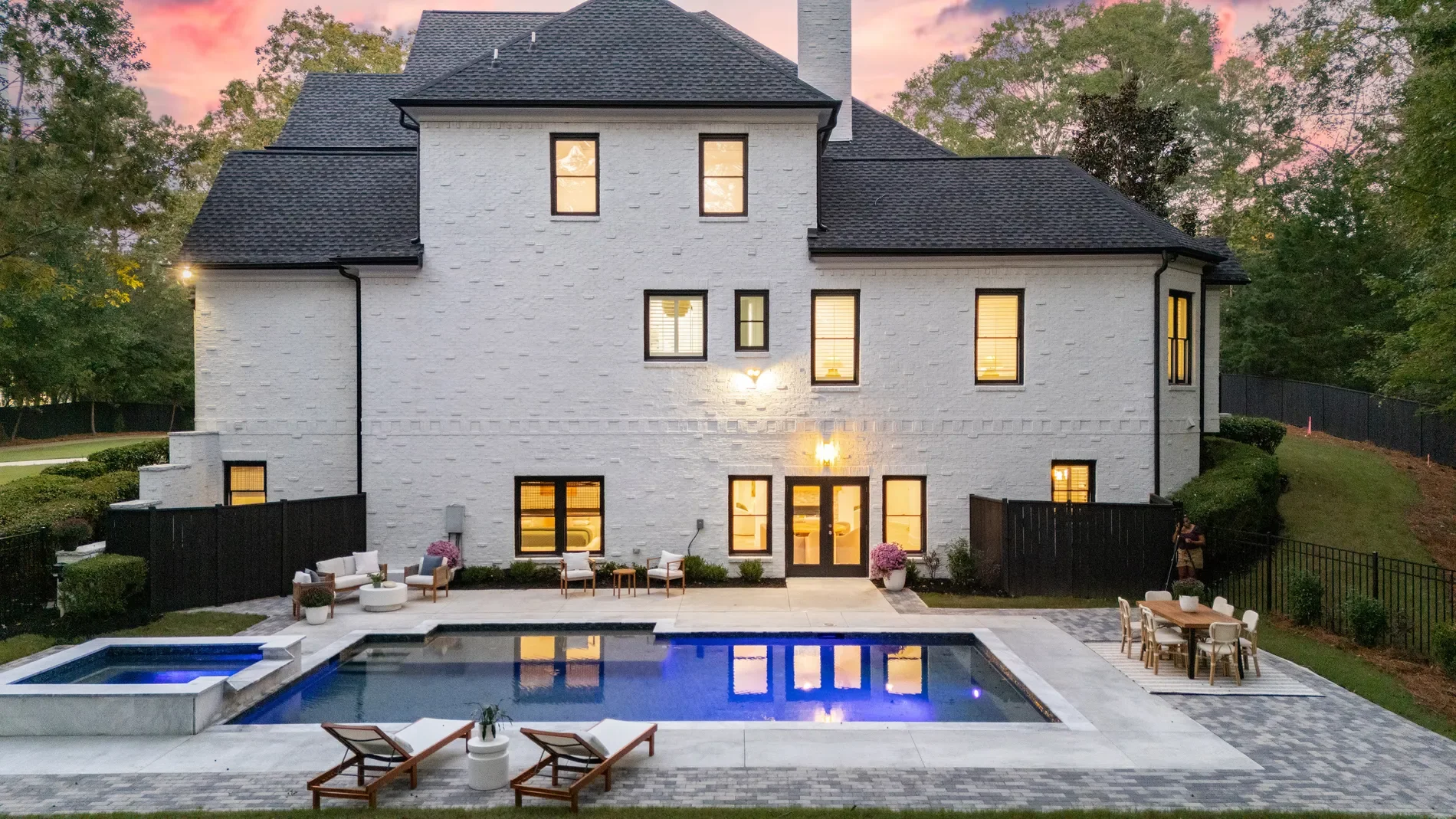Exterior photo 8