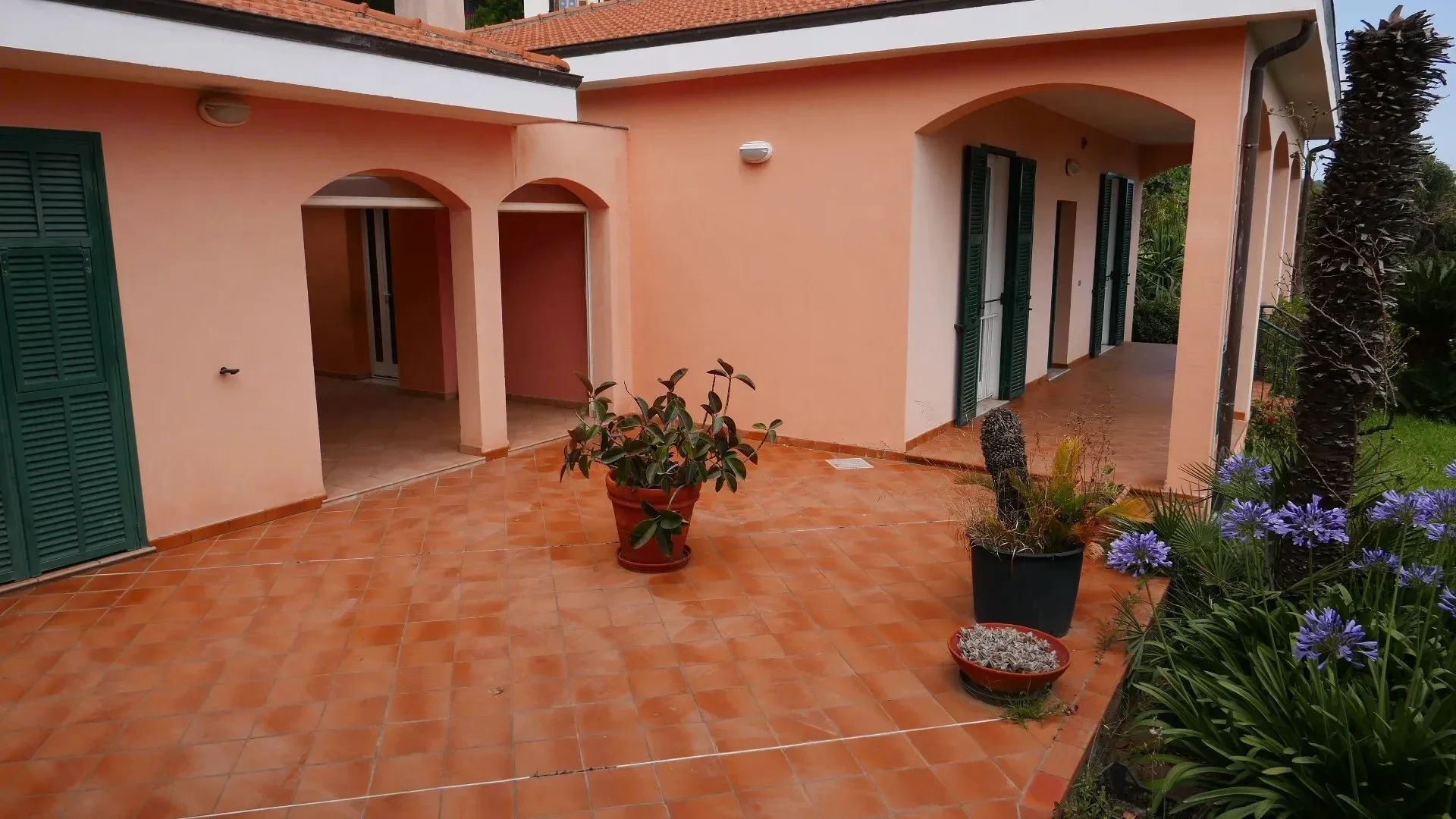 Exterior photo 11