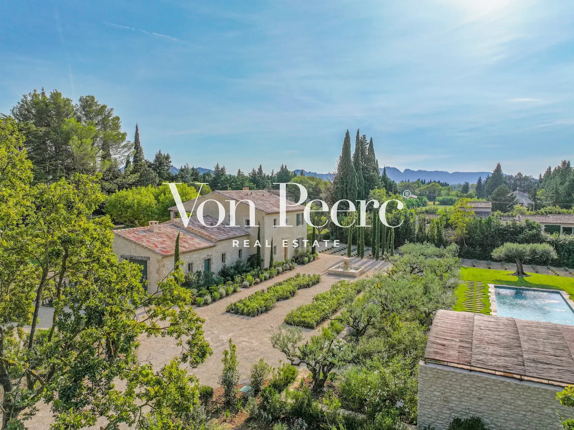 Eygalières, Provence-Alpes-Côte d'Azur, France. - Photo 4