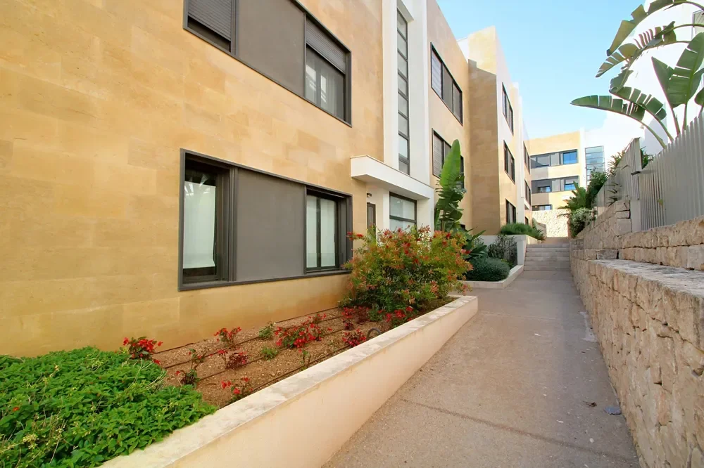 Exterior photo 7