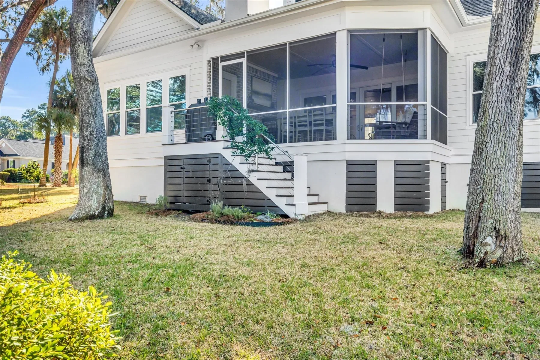 Exterior photo 8