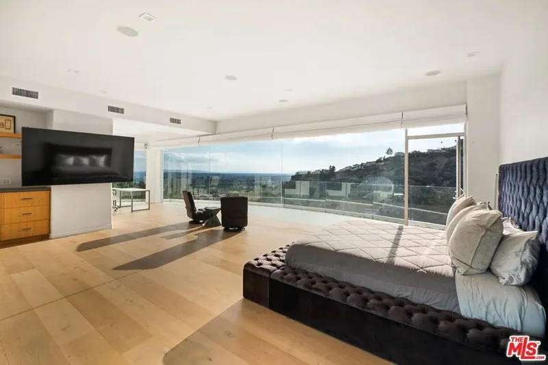 7868 Electra Drive, Los Angeles, California, United States. - Photo 19