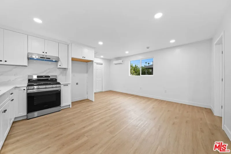 2909 8th Avenue, Los Angeles, California, United States. - Photo 29