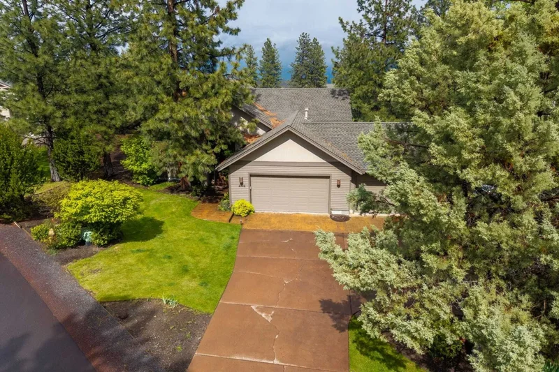 2932 NW Fairway Heights Drive , Bend, OR 97703, Bend, Oregon, United States. - Photo 35