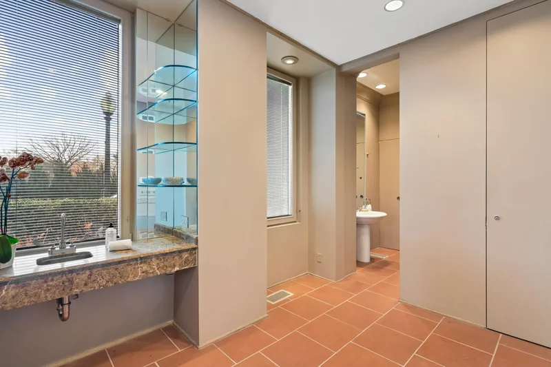 901 26th Street NW, Washington, DC 20037, Washington, District of Columbia, United States. - Photo 6
