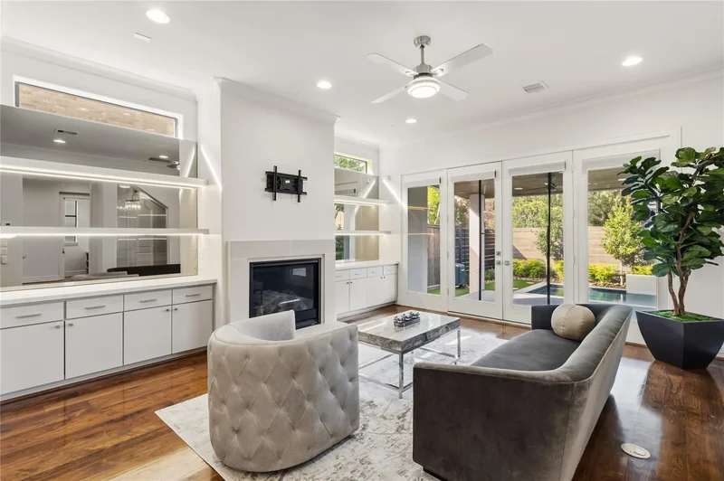 6011 Burgoyne Road, A - Houston, Texas
