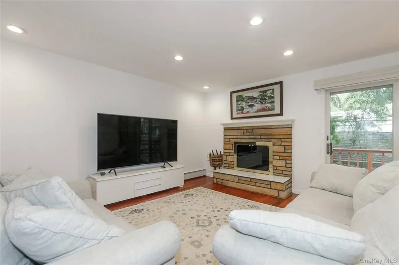 43 ELM Street, Great Neck, New York, United States. - Photo 20