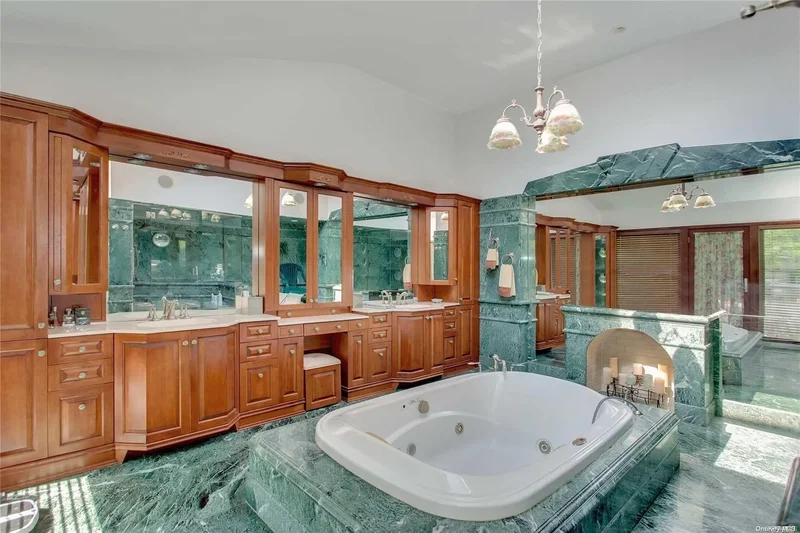 115 S Saxon Avenue, Bay Shore, New York, United States. - Photo 3
