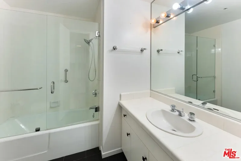 10551 Wilshire Boulevard 1002, Los Angeles, California, United States. - Photo 36