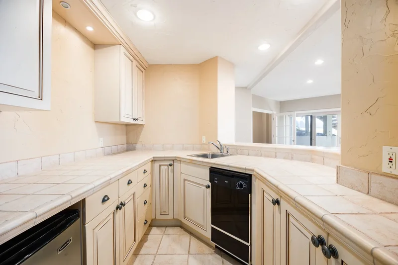 8362 S Via Riviera Way, Cottonwood Heignts, UT 84093, Sandy, Utah, United States. - Photo 21