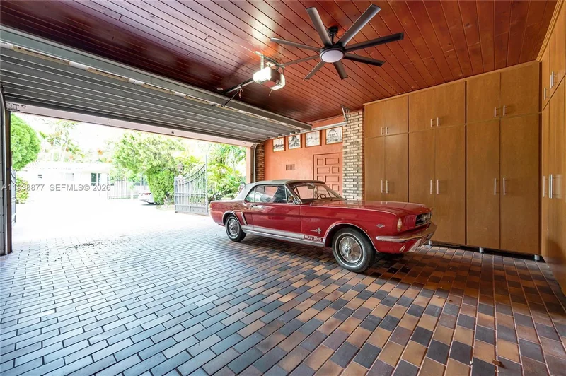 110 W Shore Dr W, Miami, Florida, United States. - Photo 34
