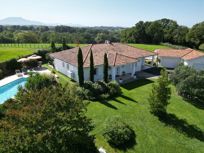Architect-designed House - 4 Rooms - 135 m²