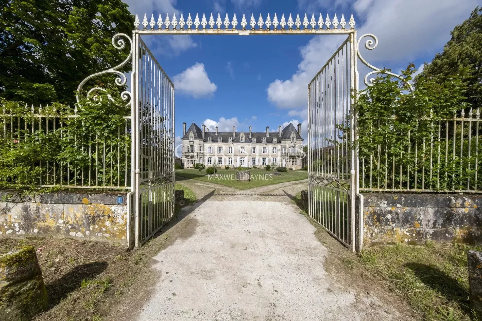 Exterior photo 6