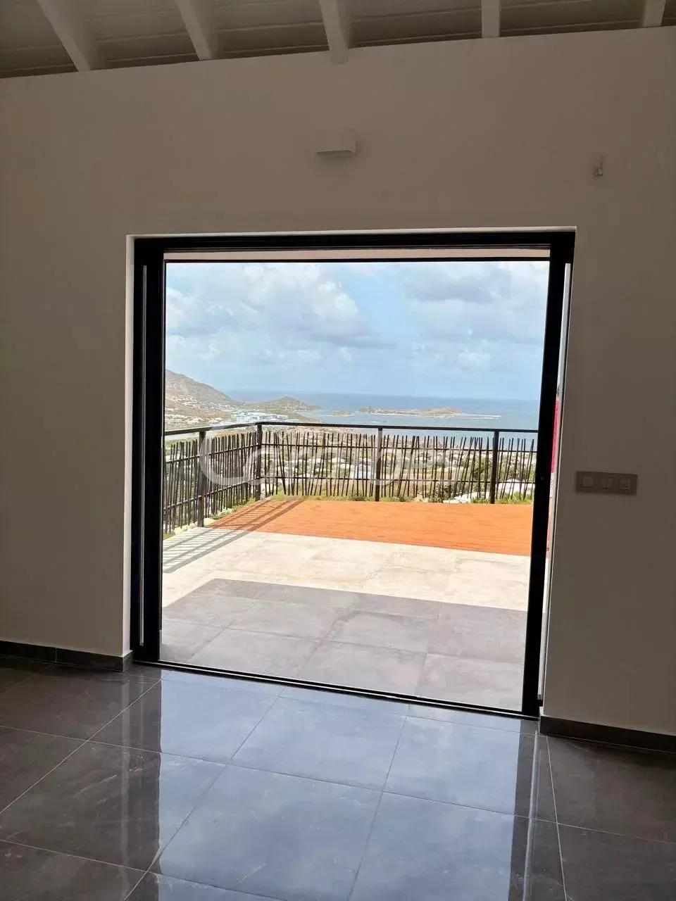 Exterior photo 4