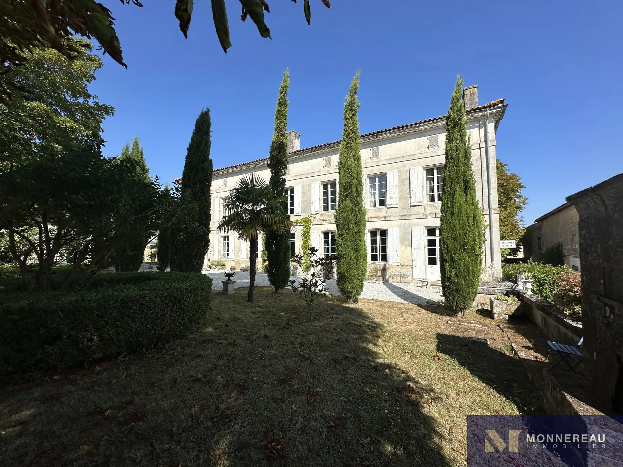 Exterior photo 9