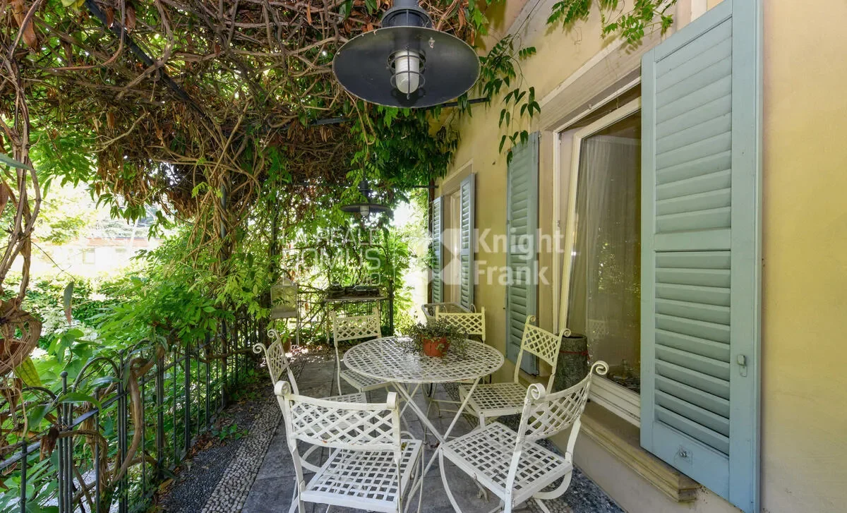 Exterior photo 9