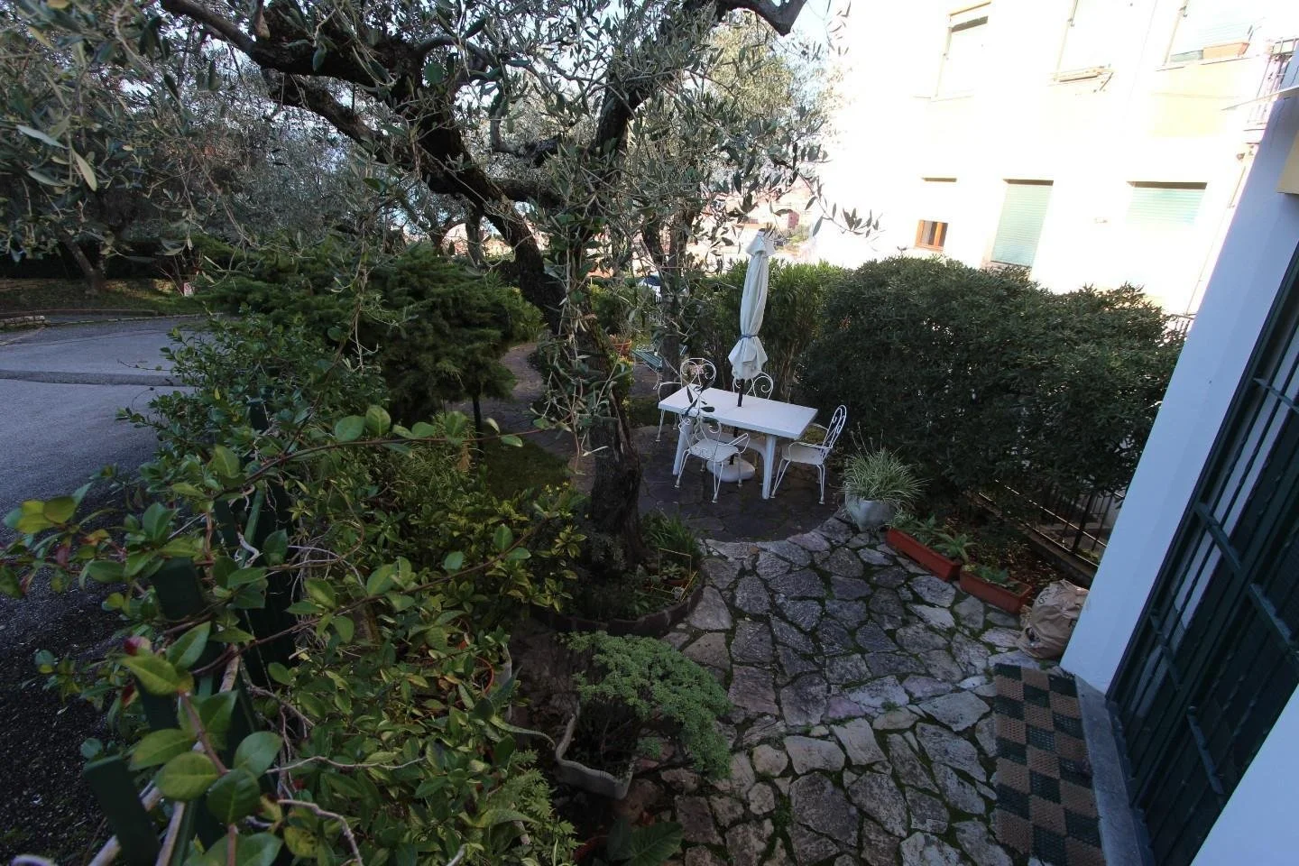 Exterior photo 3