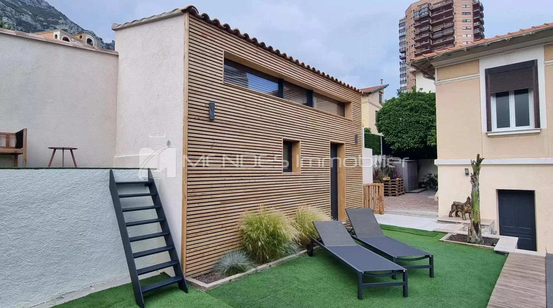Exterior photo 7