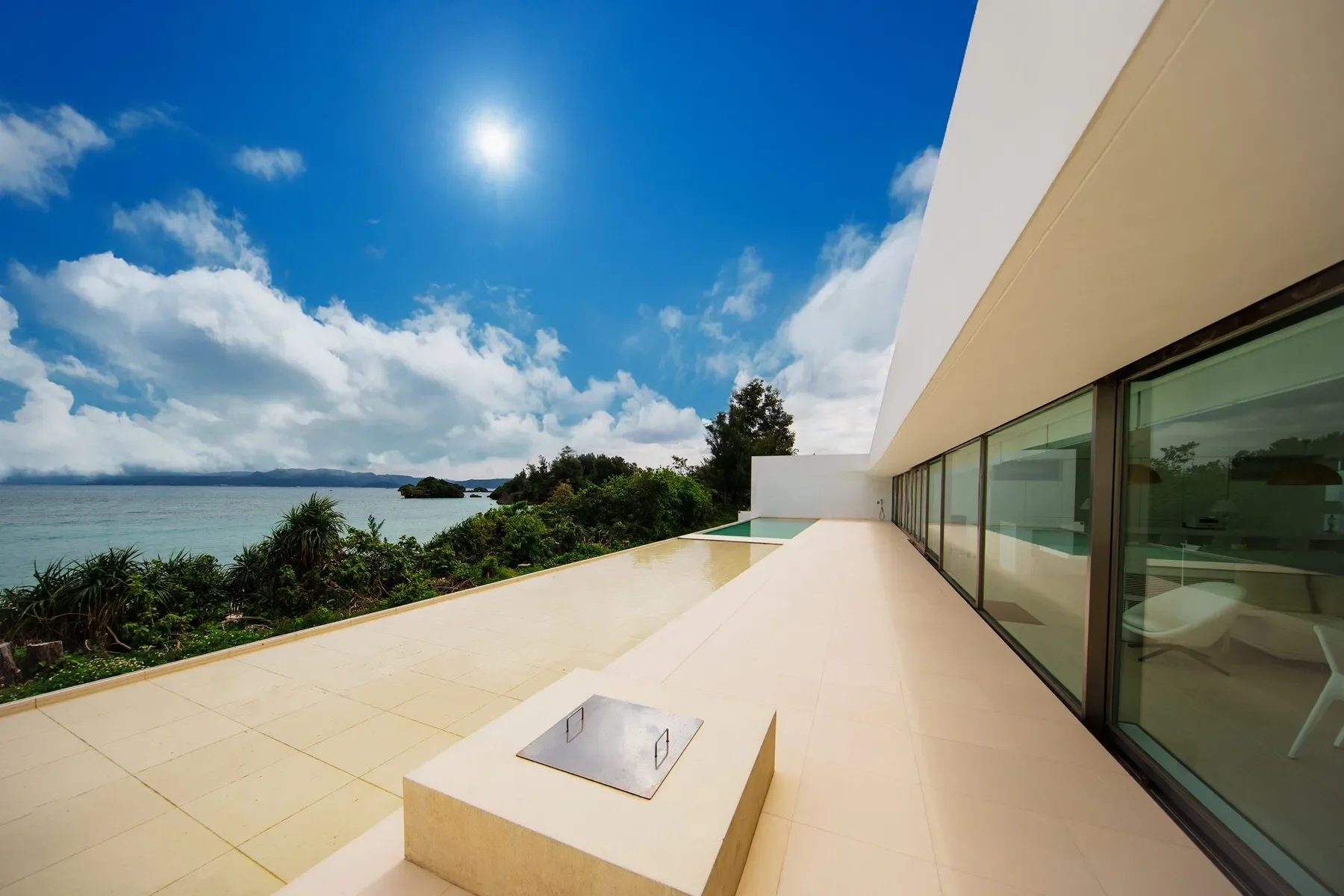 Exterior photo 1