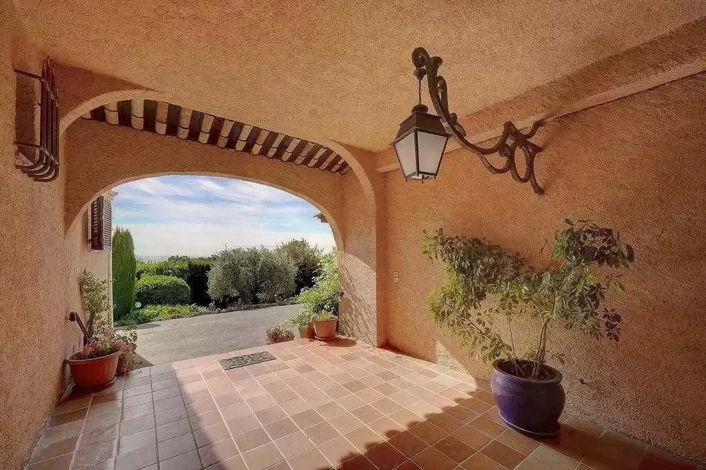 Coursegoules, Provence-Alpes-Côte d'Azur, France. - Photo 4
