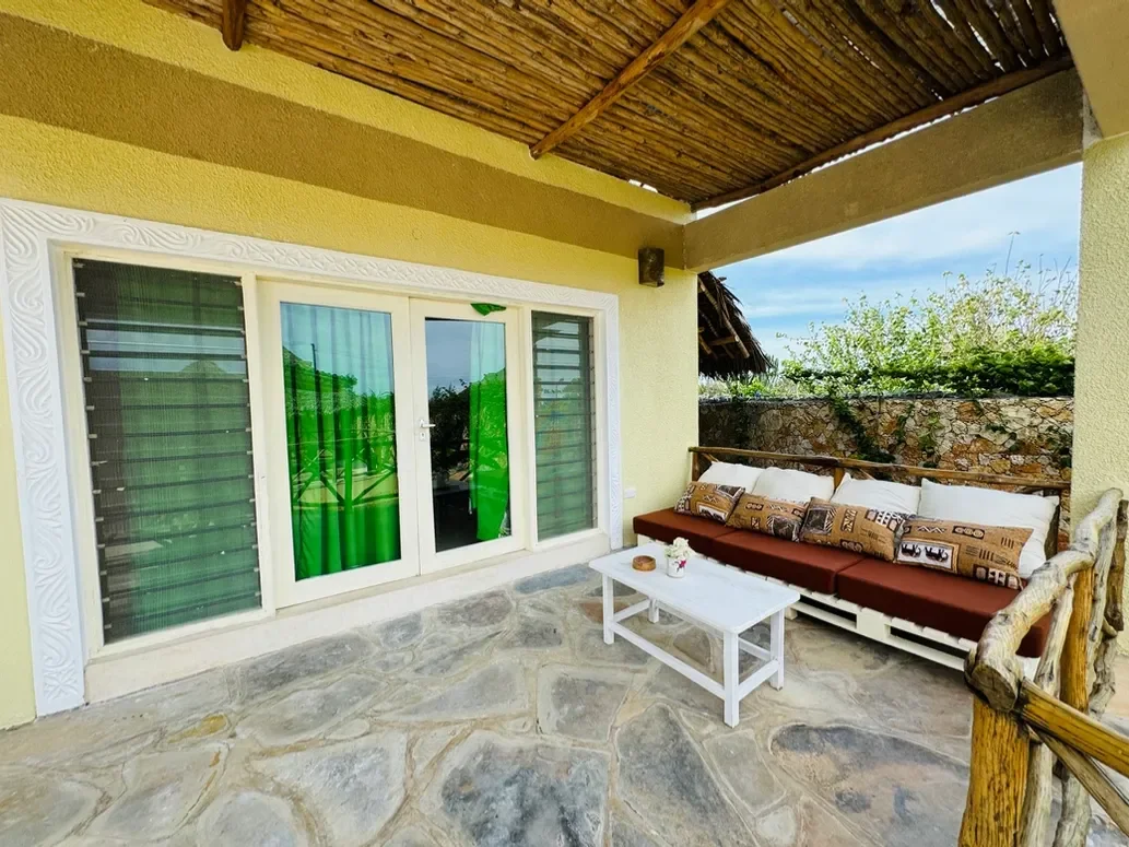 Exterior photo 7