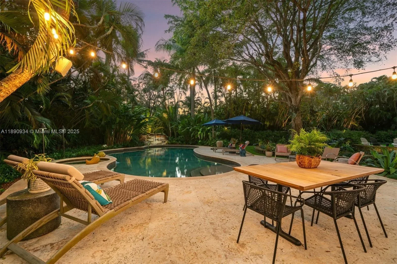 5400 Kerwood Oaks Dr, Coral Gables, Florida, United States. - Photo 32