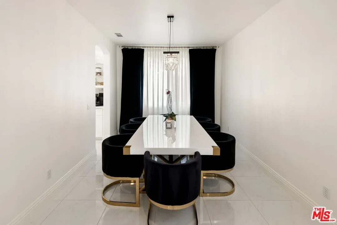 26518 Swan Ln, Santa Clarita, California, United States. - Photo 2