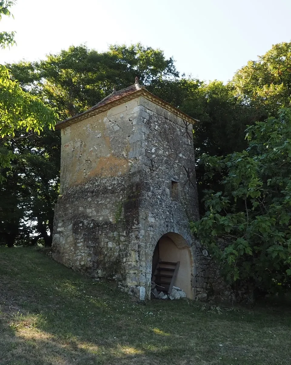 Exterior photo 5