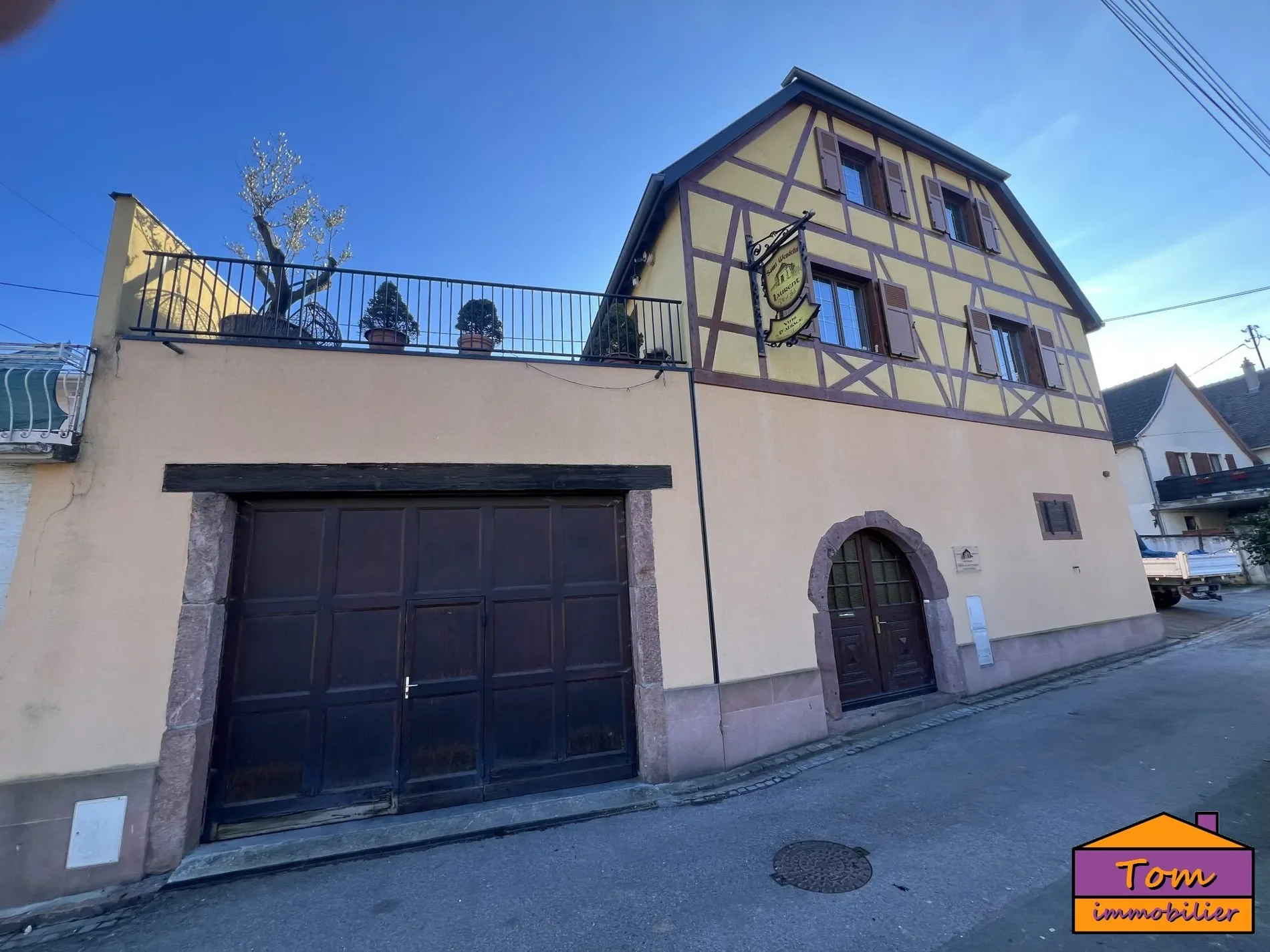 Exterior photo 2