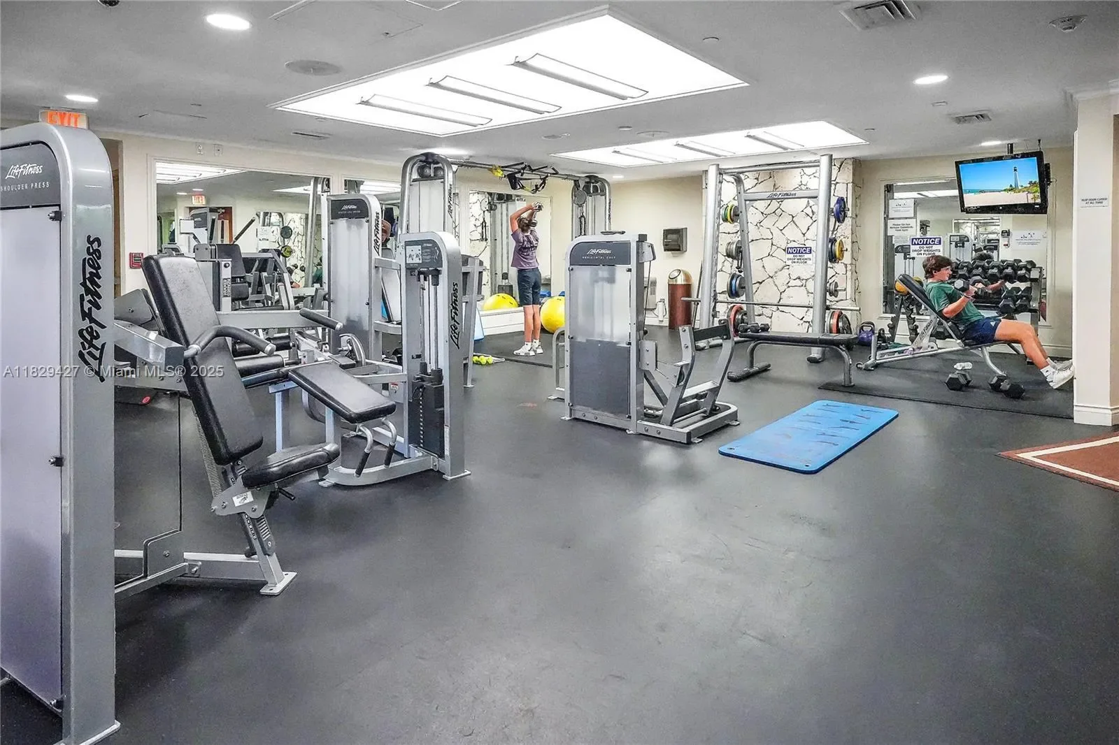 1121 Crandon Blvd F201, Key Biscayne, Florida, United States. - Photo 45