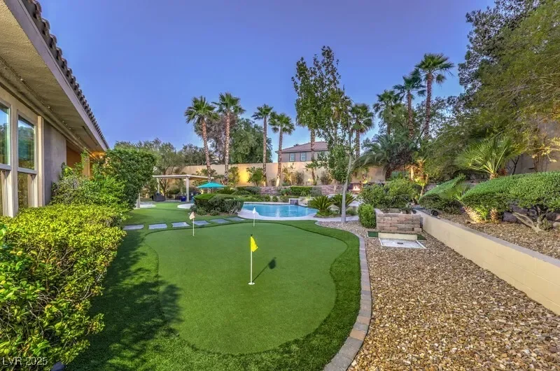 9135 Hickam Avenue, Las Vegas, Nevada, United States. - Photo 57