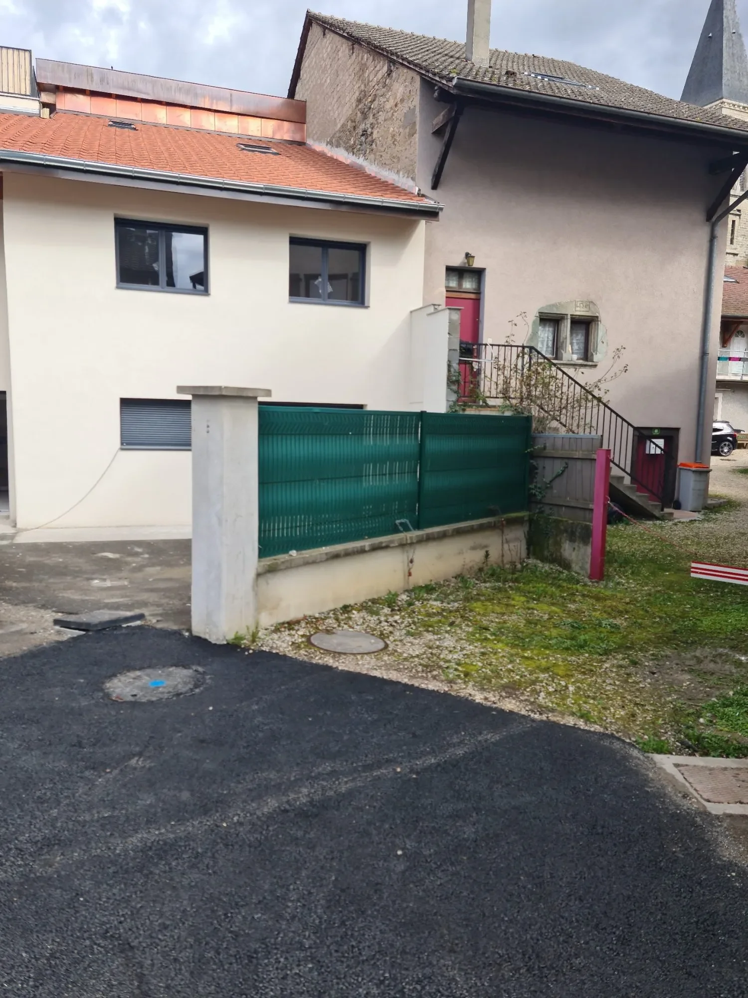 Exterior photo 3