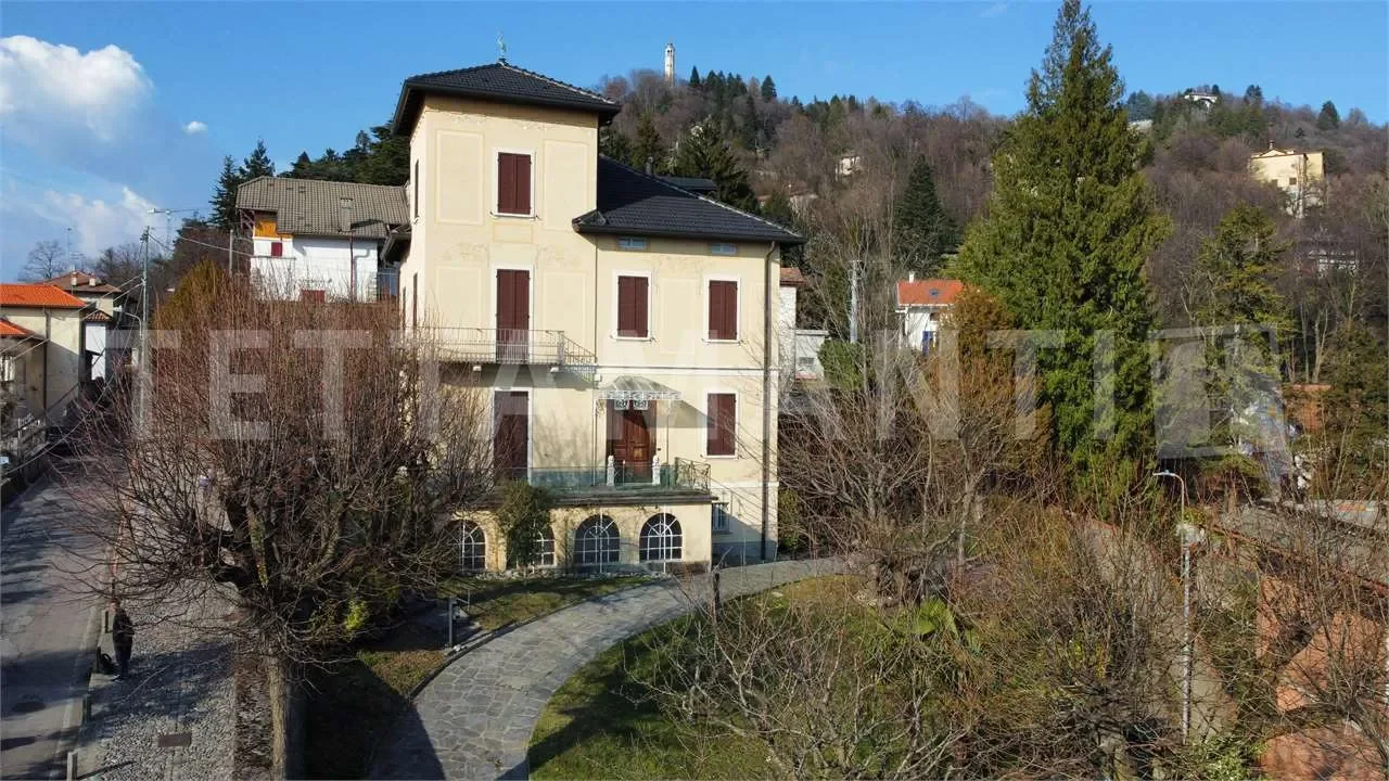 Brunate, Lombardy, Italy. - Photo 4
