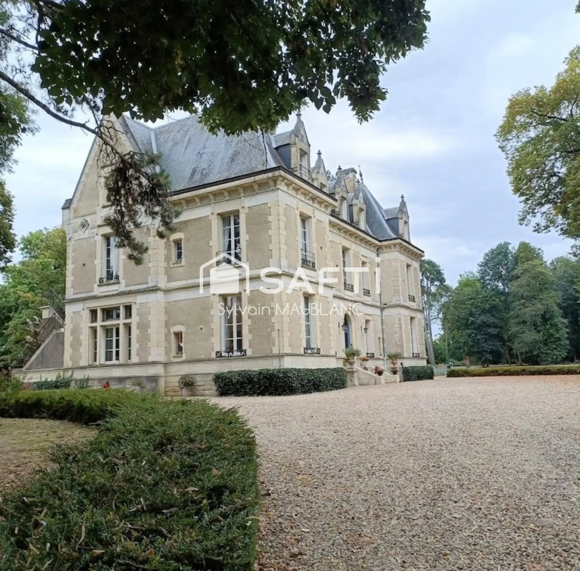 Exterior photo 4