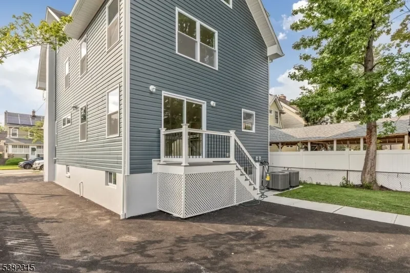 35 Bellewood Pl, Elizabeth City, NJ 07208, Elizabeth, New Jersey, United States. - Photo 44