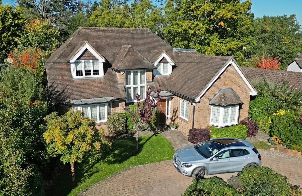 Eleanor Crescent Mill Hill Village, London, England, United Kingdom. - Photo 12