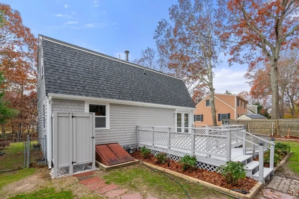 130 Old Barnstable Rd, Falmouth, Massachusetts, United States. - Photo 36