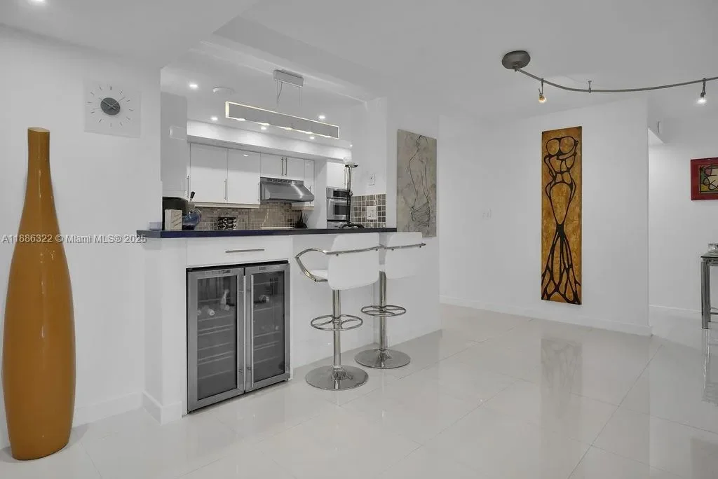 6039 Collins Ave 1126, Miami Beach, Florida, United States. - Photo 5