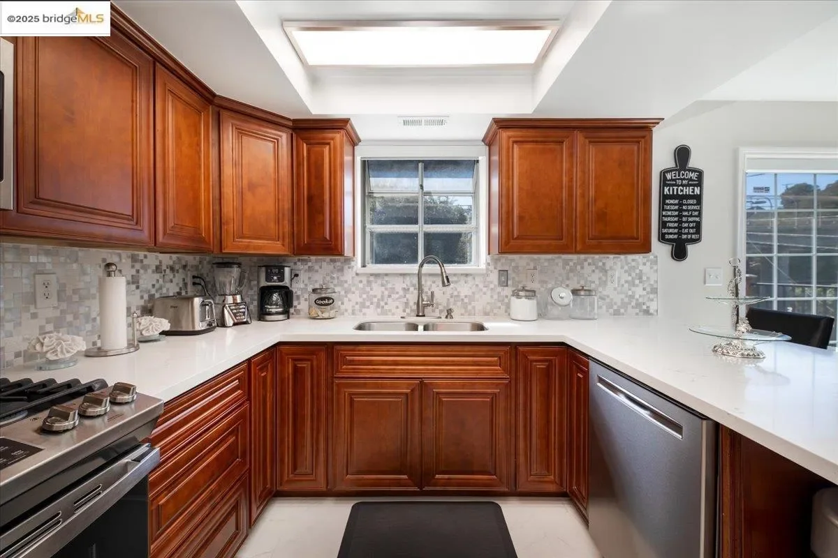 9400 Mountain Blvd, Oakland, California, United States. - Photo 12