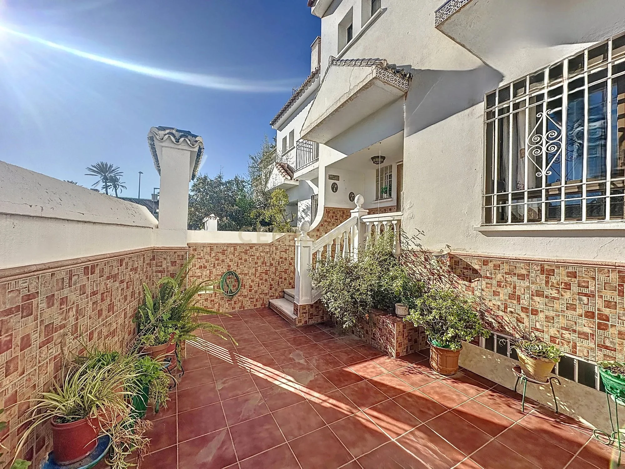 Exterior photo 2