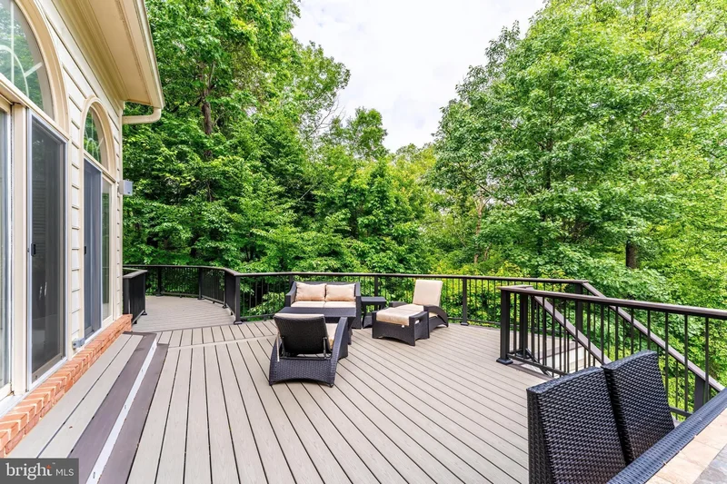 891 CHINQUAPIN RD, McLean, Virginia, United States. - Photo 71