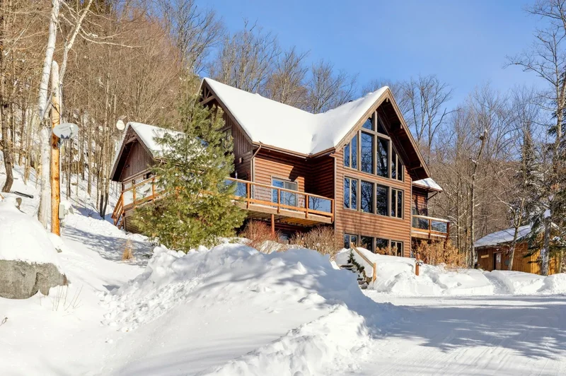 1050 Ch. de la Crête, Lac-Supérieur, Quebec, Canada. - Photo 3