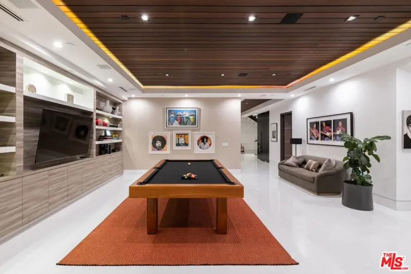 800 N Tigertail Road, Los Angeles, California, United States. - Photo 28