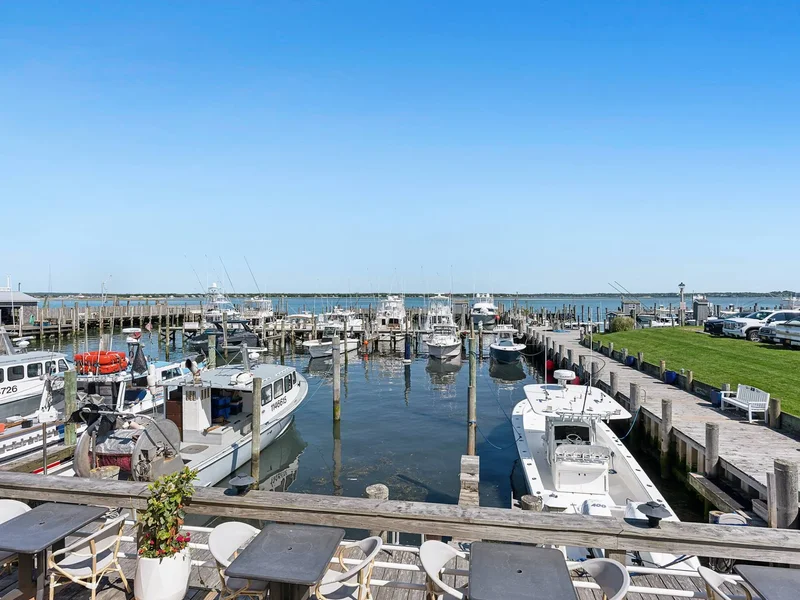 Dune Road, Hampton Bays, New York, United States. - Photo 9