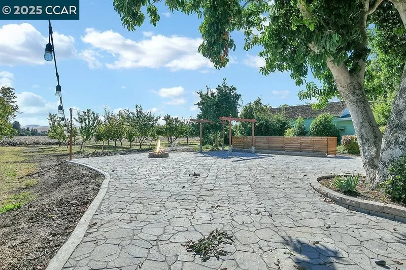 2280 Concord Ave, Brentwood, California, United States. - Photo 20