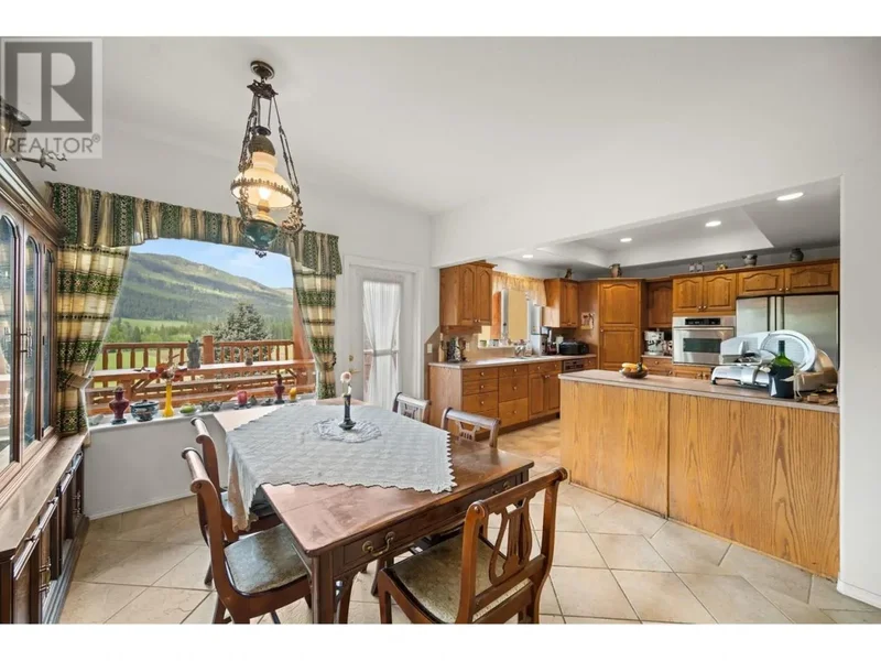 910 Lumby Mabel Lake Road, Lumby, British Columbia, Canada. - Photo 10