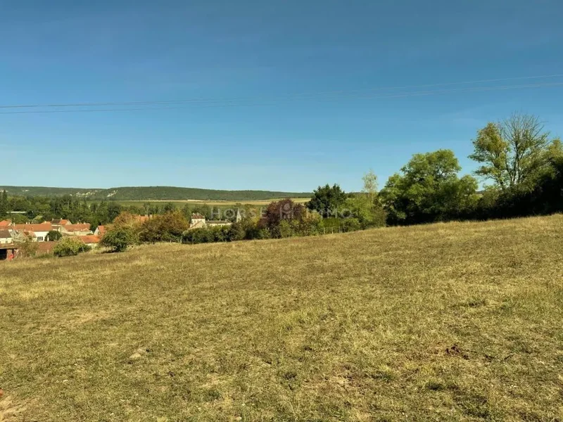 Semur-en-Auxois, Bourgogne-Franche-Comté, France. - Photo 9