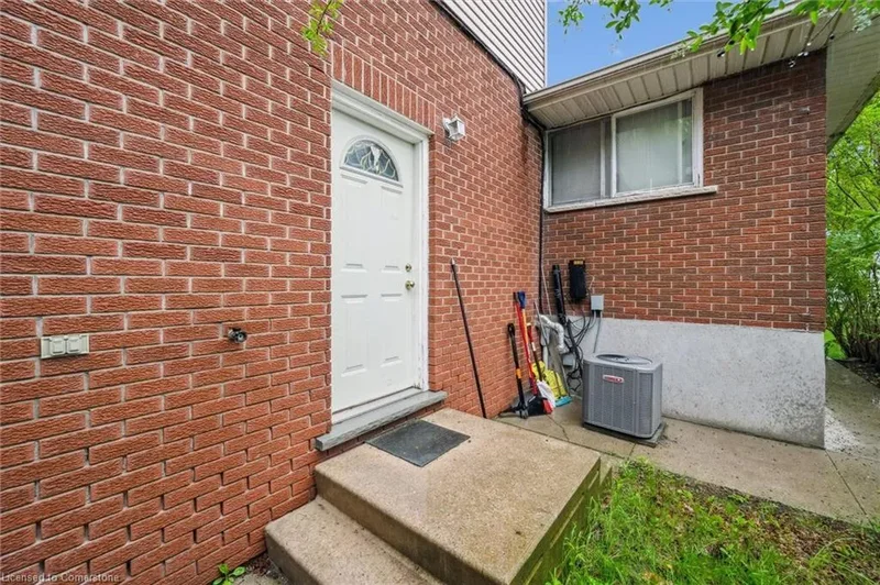 155 University Avenue E, Waterloo, Ontario, Canada. - Photo 12